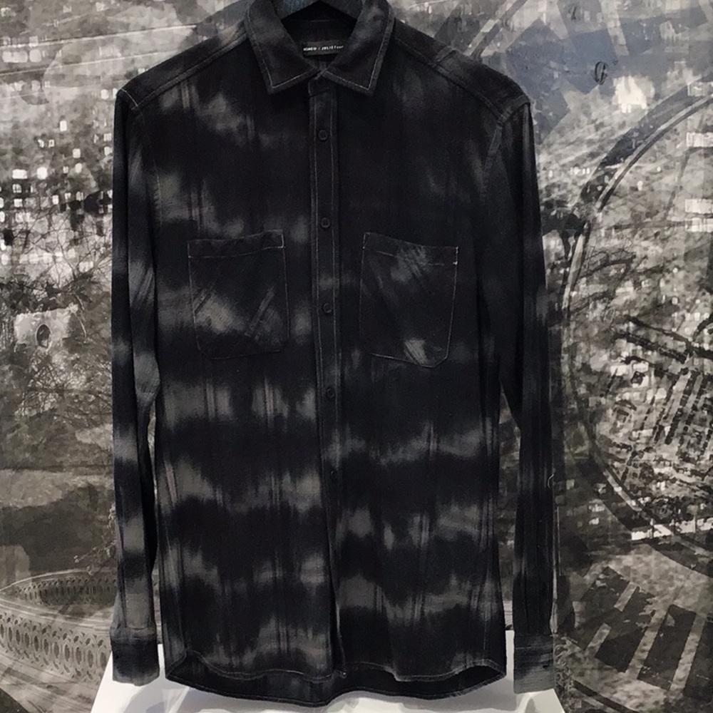 Romeo+Juliet Couture Design Plaid Button Down Shirt